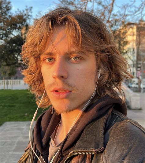 Pin di Jax su Hair | Capelli uomo, Capelli lunghi uomo tagli, Capelli ...