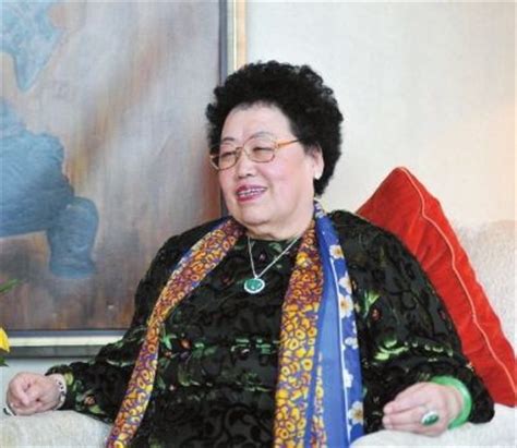 揭秘78岁女富豪陈丽华显赫背景：慈禧第八代后裔，爱吃雪里蕻拌饭