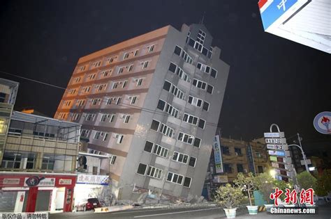 Apartment building collapses in Shanghai | Vancouvered Weblog