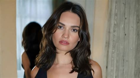 Haircuts for Wavy Hair: 30+ Styles & Maintenance Tips