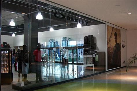 ibiza espanha o que tem loja da Oakley