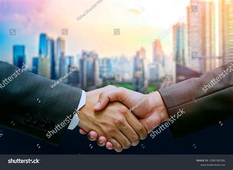 Man Business Suit HandsUp 的图像结果