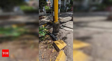 Dangerous Traffic Signal - Times of India