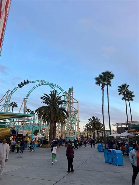 Knotts is Packed : r/KnottsBerryFarm