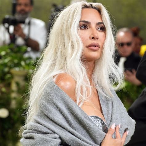 Kim Kardashian Blonde Hair Color Kim Kardashian Unveils Her New Blonde
