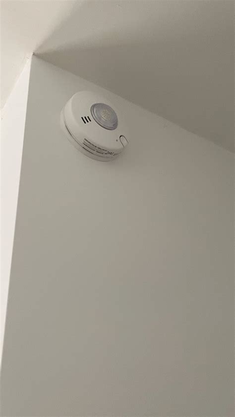Smoke Detector Keeps Chirping : r/firealarms