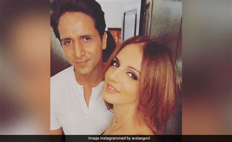 Sussanne Khan के जन्मदिन पर रूमर्ड बॉयफ्रेंड Arslan Goni ने दी बधाई ...