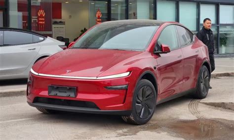 Tesla Model Y 2025 inicia producción en China con nuevo diseño LED