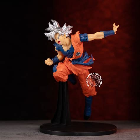 D1-GOKU ULTRA INSTINCT ACTION FIGURE – The World Of Nerds