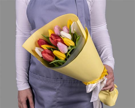 Букет из тюльпанов микс стандарт в упаковке 15 шт - купить по цене 3090 ...