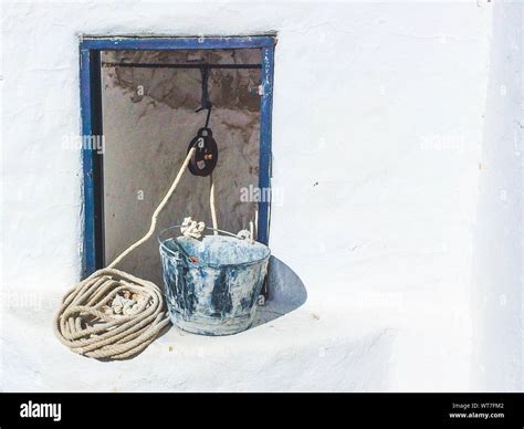 Well rope hi-res stock photography and images - Alamy
