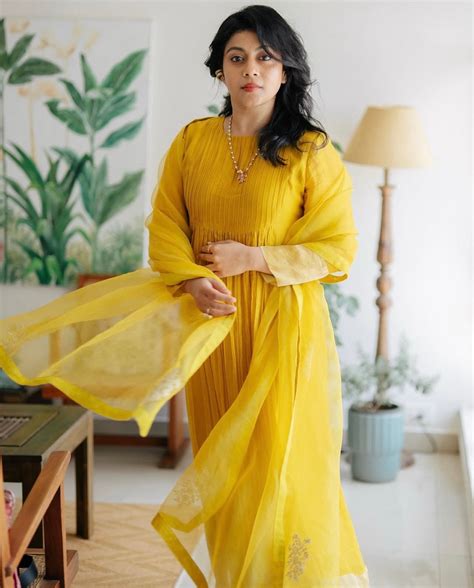 Shruthi Ramachandran in Zuleiha mustard yellow Kurti set – Zuleiha by ...