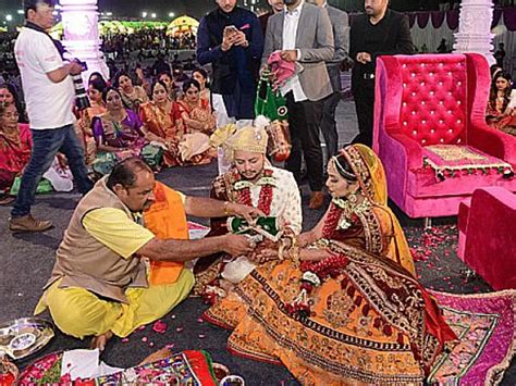 Gujarati Diamond Multi-Millionaire Pays For The Weddings OF 236 ...