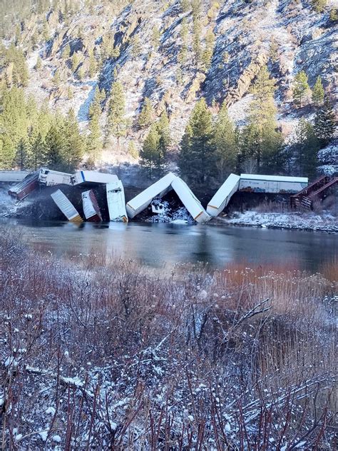 Train derailment by Quinn’s about two hours ago : r/missoula