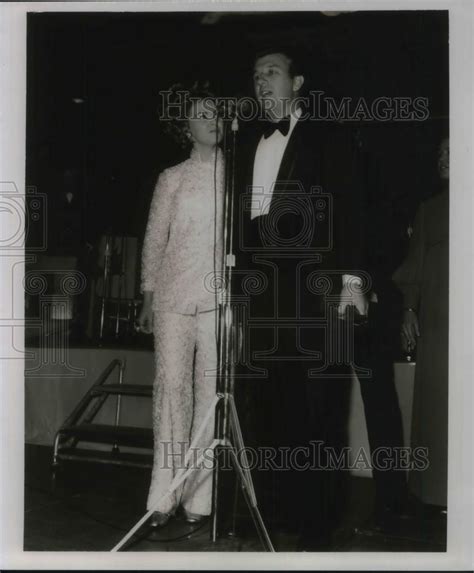1970 Press Photo Bill and Gloria Gaither gets Dove Award Songwriter of ...
