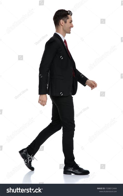 People Walking in Suits 的图像结果