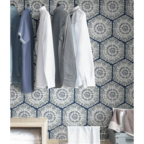 LiLi WhittWhitt 30.8-sq ft Blue Vinyl Geometric Self-adhesive Peel and ...