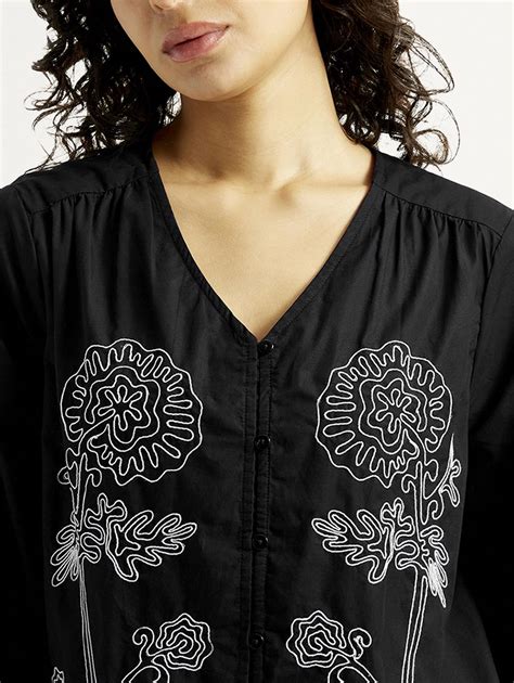 Women's Floral Black V-Neck Top – Levis India Store