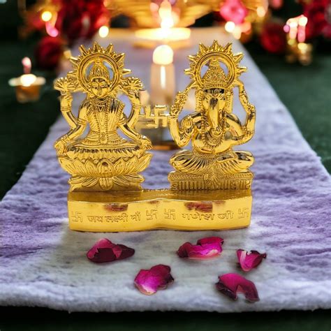 Lakshmi-Ganesh Idol: Divine Style and Spiritual Symbolism