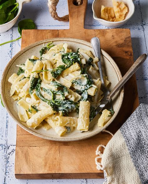 Creamy Spinach Pasta - Kosher.com