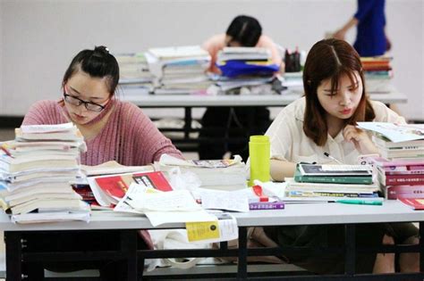 青岛“引才”升级：在校大学生可落户，博士生住房补贴高达5.4万_上海落户资讯_落户咨询吧
