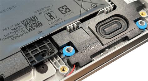 Dell Pro 14 (PC14250) Review - Entry-Level Business Laptop That Looks ...