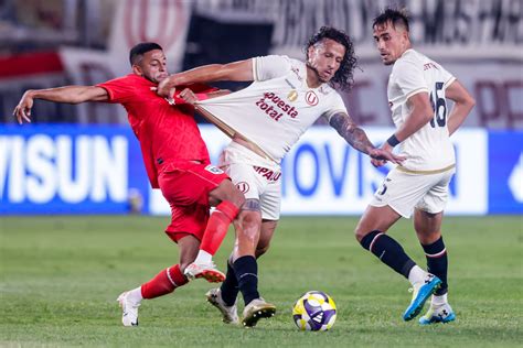 Una noche mágica en el estadio Monumental: Universitario vence 2-1 a ...