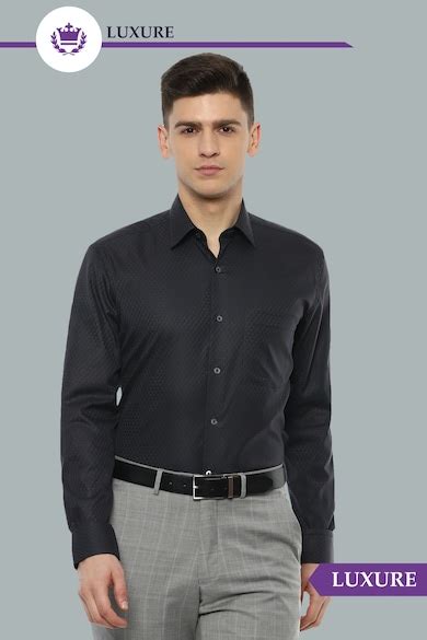 Buy Men Black Classic Fit Solid Full Sleeves Formal Shirt Online ...