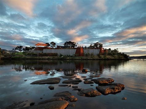 Hobart, Cultural Capital of Tasmania with Lunch and Winery Tour