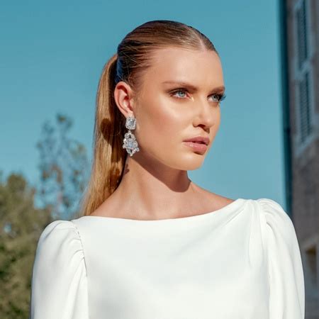 36 Neckline Types Explained: Find your Perfect Style for any Body Shape