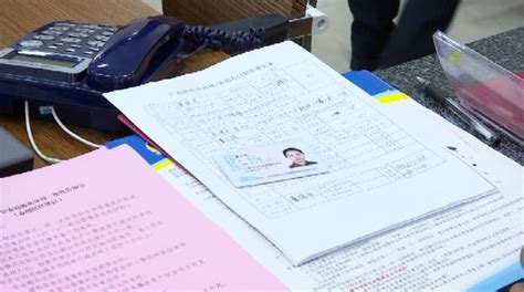 贵州首张台湾居民居住证获得台胞：生活更便利|贵州|居住证|赞登_新浪新闻