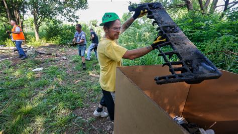 Freeway Ministries volunteers remove 5 Dumpsters of trash from Tent City
