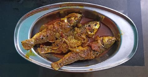 Rinki Dasgupta দ্বারা বাটা মাছের পেঁয়াজ চচ্চড়ি (Bata Macher Peyaj ...