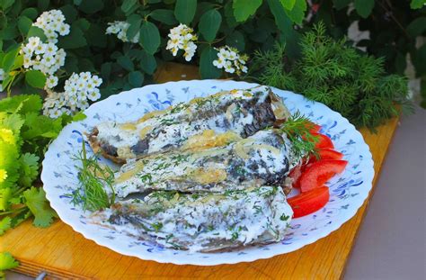 Жареный карась в сметане на сковороде рецепт с фото пошагово - 1000.menu