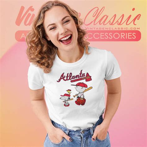Snoopy Charlie Brown Walking Atlanta Braves Shirt - Vintagenclassic Tee