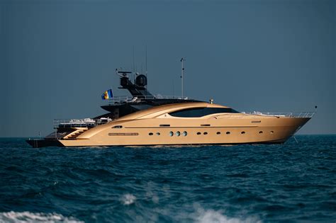 Top 5 Luxury Yachts to Rent in Dubai by Velux Rentals