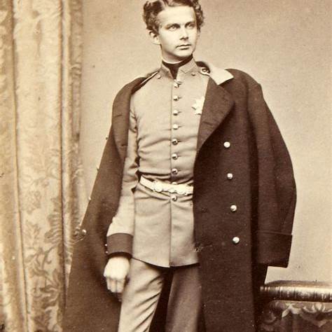 https://i.pinimg.com/736x/ca/46/99/ca46990fa3ac1514ac08ae9385ab3d3f--ludwig-ii-neuschwanstein.jpg