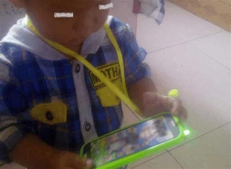 家长不顾孩子玩手机导致失明，如何让孩子远离电子