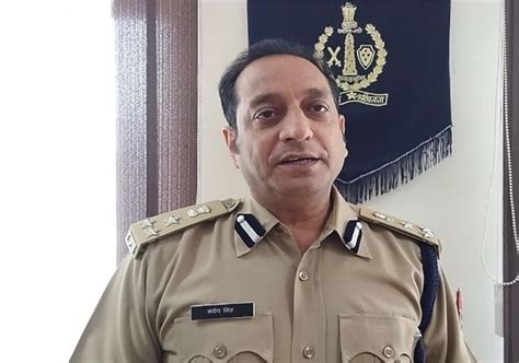 गणतंत्र दिवस पर आईपीएस संदीप सिंह चौहान महानिदेशक प्रशस्ति डिस्क से ...