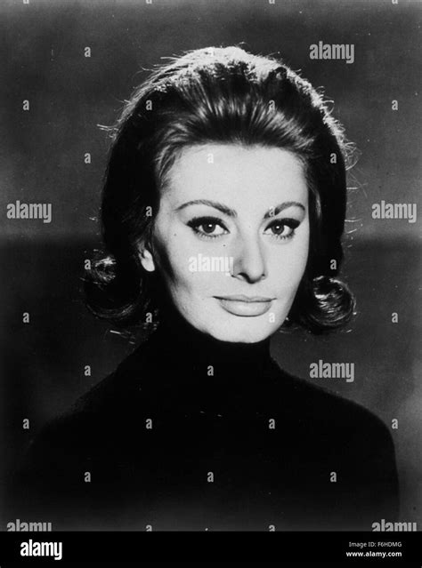 Sophia loren operation crossbow 1965 hi-res stock photography and ...