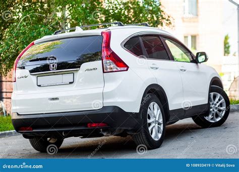White Honda CRV editorial stock image. Image of traffic - 108933419