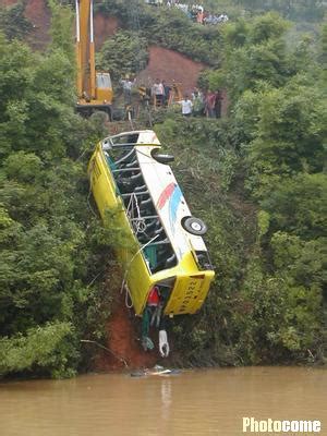 广东河源发生特大车祸 25人死亡2人失踪(组图)