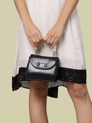 La Femme Handheld Bag - Black – AQUATAN