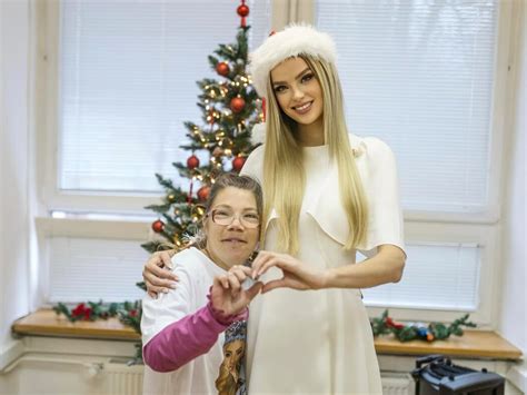 Krystyna Pyszková spreads Christmas cheer and compassion at Santé