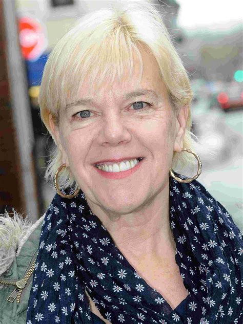 Carolyn Pickles - LezWatch.TV