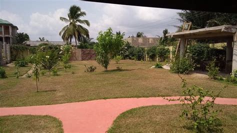 GOLDEN LILIES GARDENS (Kokrobite) - Inn Reviews & Photos - Tripadvisor
