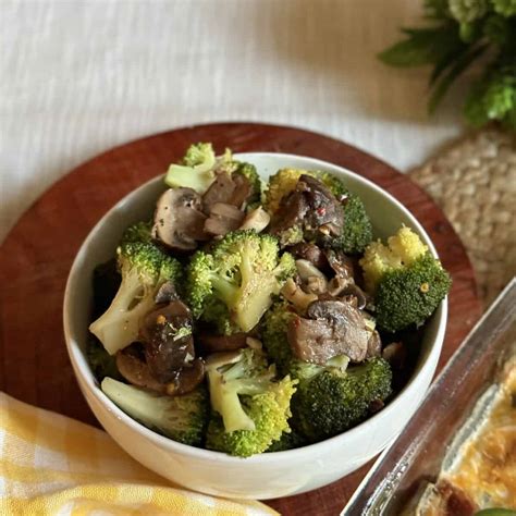 Sautéed Broccoli and Mushroom Recipe - Dinner in 321