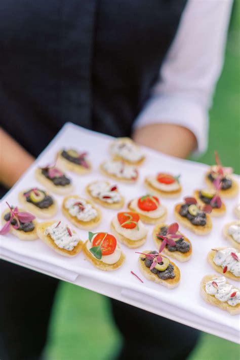 Simple wedding food ideas on a budget | Beachweddingtips.com