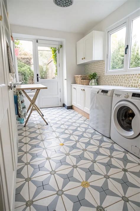 19+ Stylish Laundry Room Floor Ideas