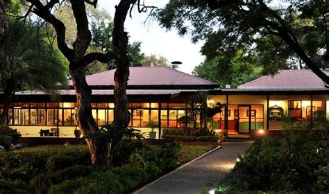 CRESTA RILEY'S (Maun) - Hotel Reviews, Photos, Rate Comparison ...